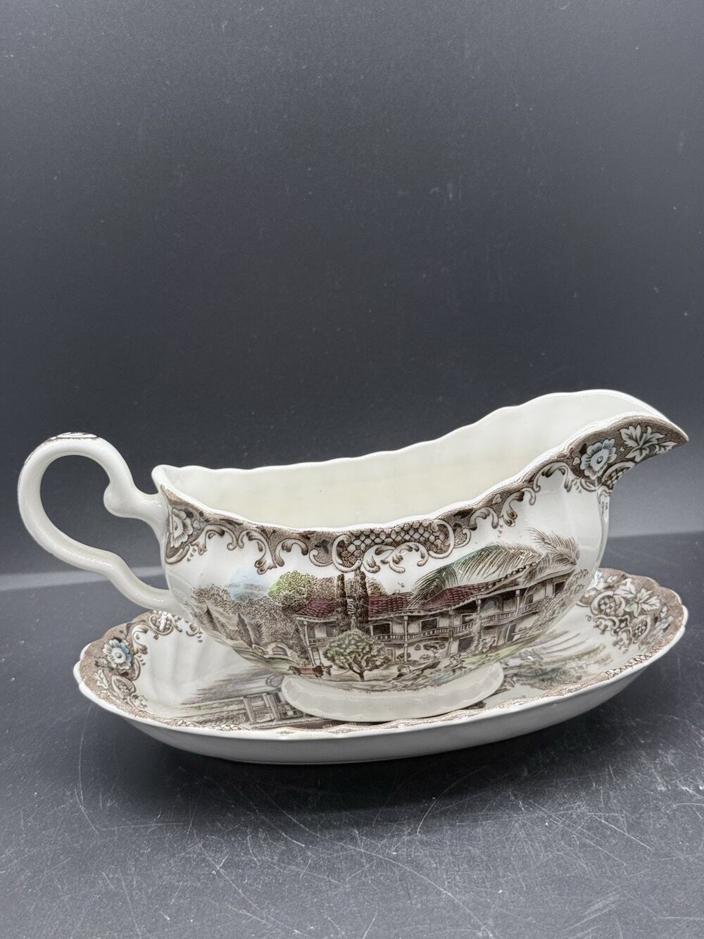 Johnson Brothers Heritage Hall Gravy Boat with Underplate Southern Plantation